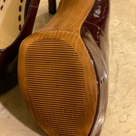 Shoes. - Picture 2 of 5